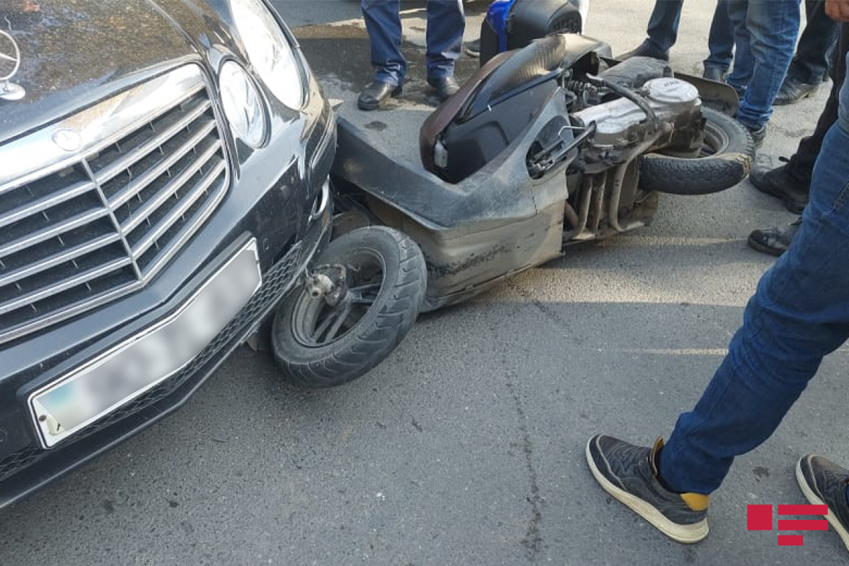 В Баку мотоцикл столкнулся  с грузовым автомобилем, есть погибший