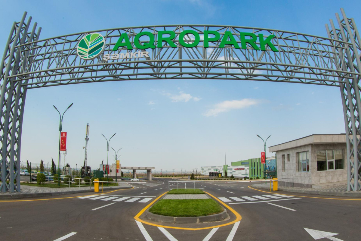 В Азербайджане на создание 51 агропарка израсходовано 2,3 млрд. манатов
