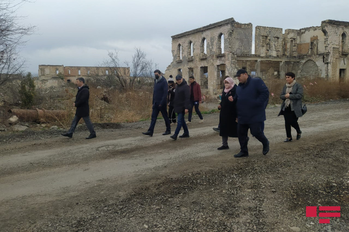 Делегация во главе с Маймуной Мохд Шариф в Агдаме