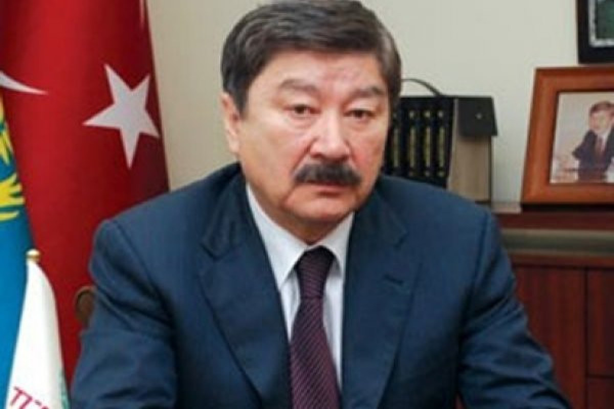 Президент Ильхам Алиев наградил генерального секретаря ТЮРКСОЙ