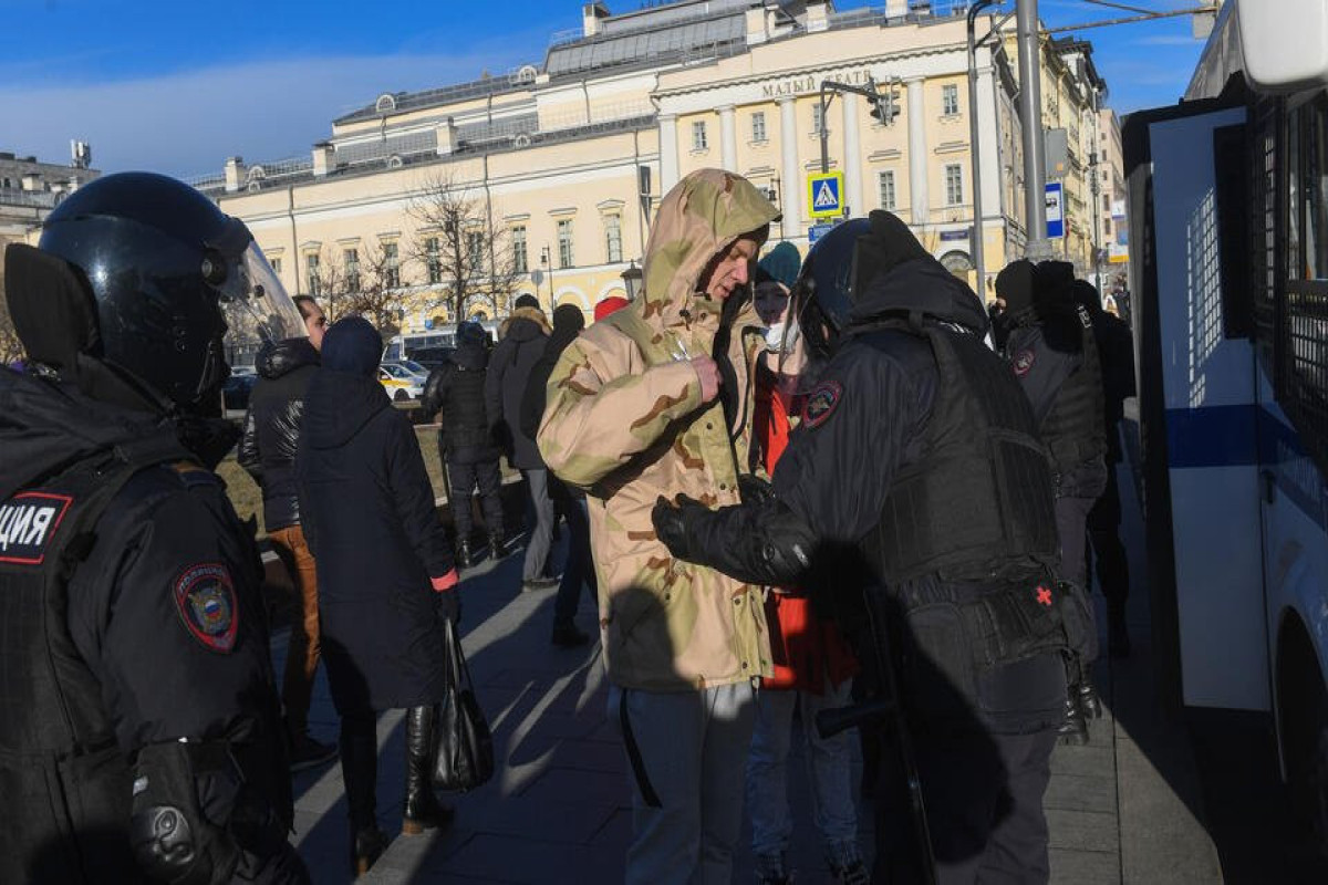 В Москве на несанкционированной акции задержали 300 человек