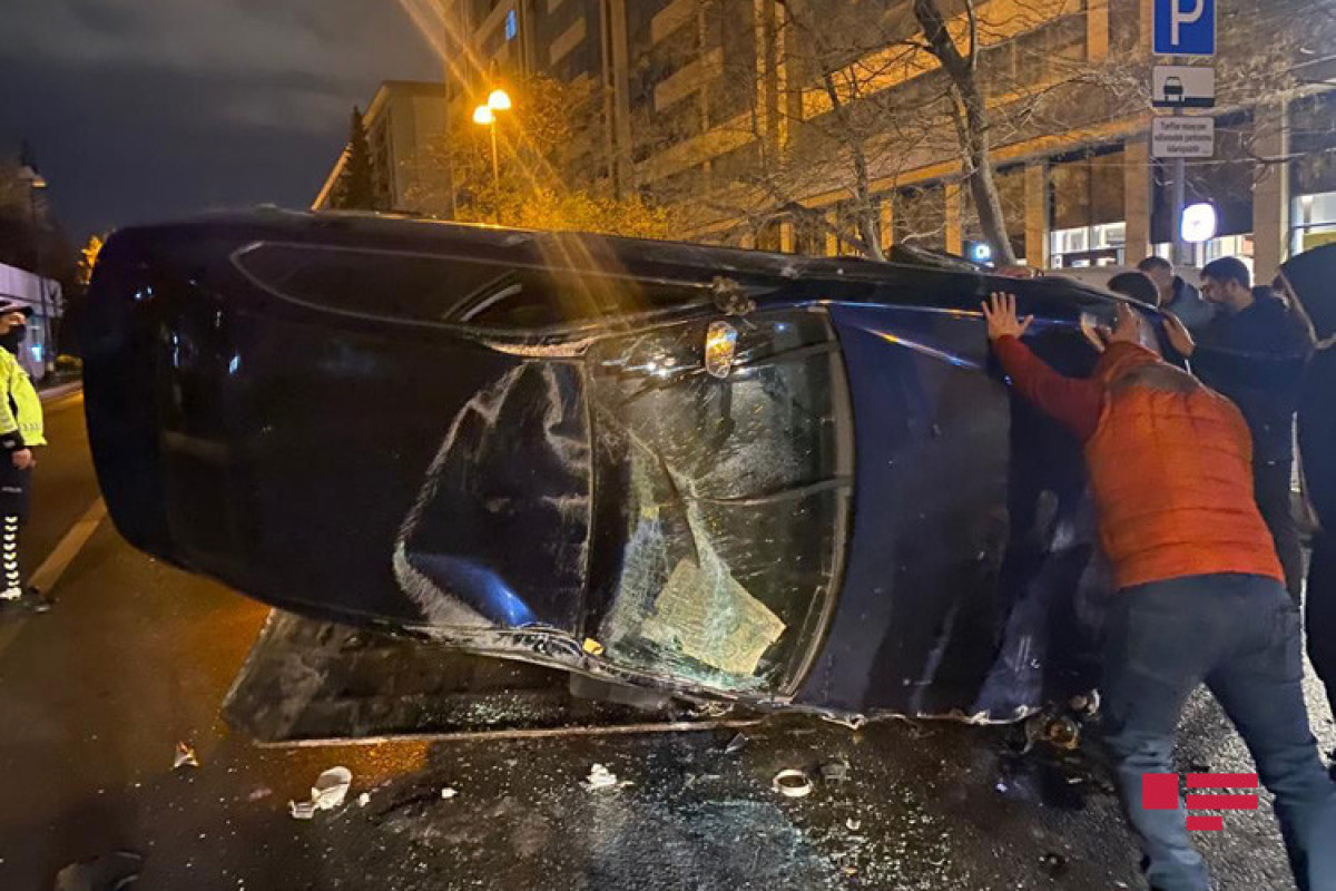 В Баку водитель разбил три авто и перевернулся-ФОТО -ВИДЕО 