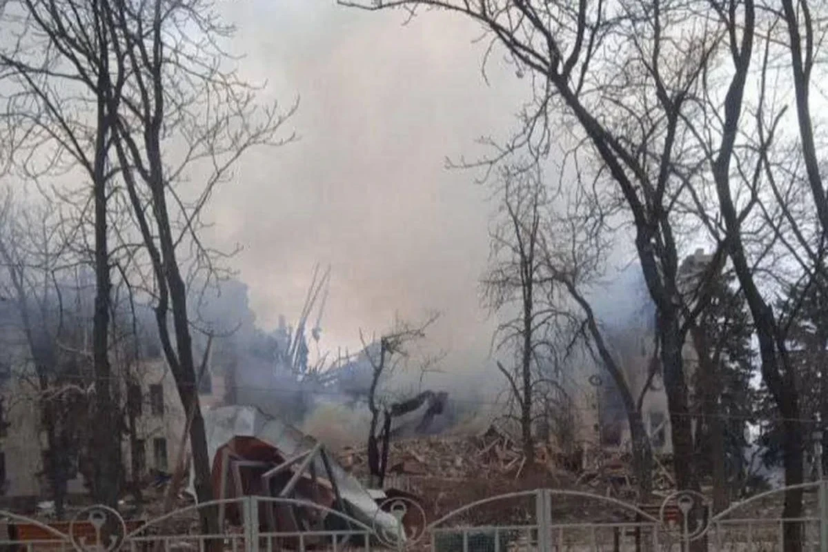 В Мариуполе взорвали здание театра