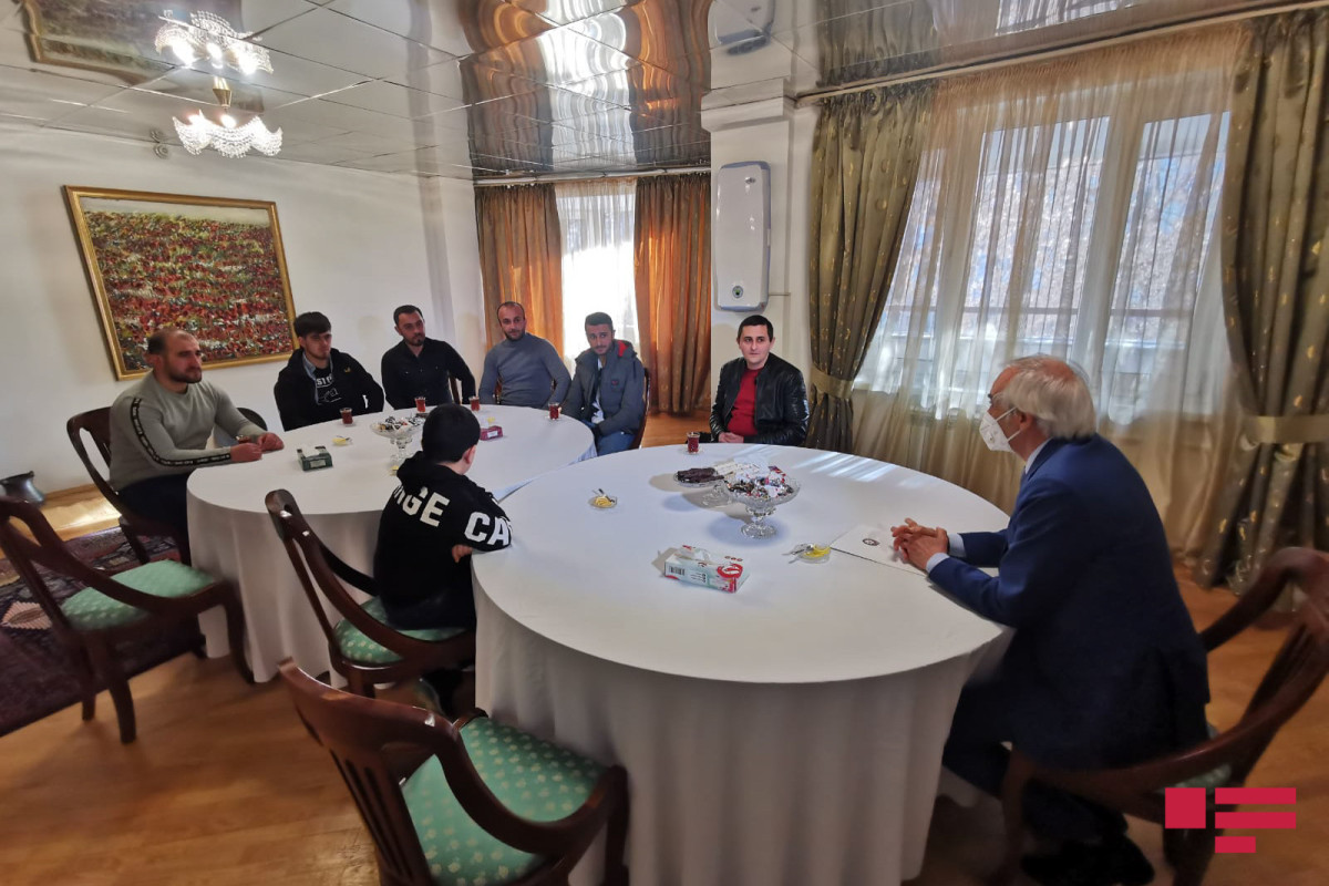 Посол Азербайджана в России Полад Бюльбюльоглу встретился с нашими соотечественниками, эвакуированными из Украины