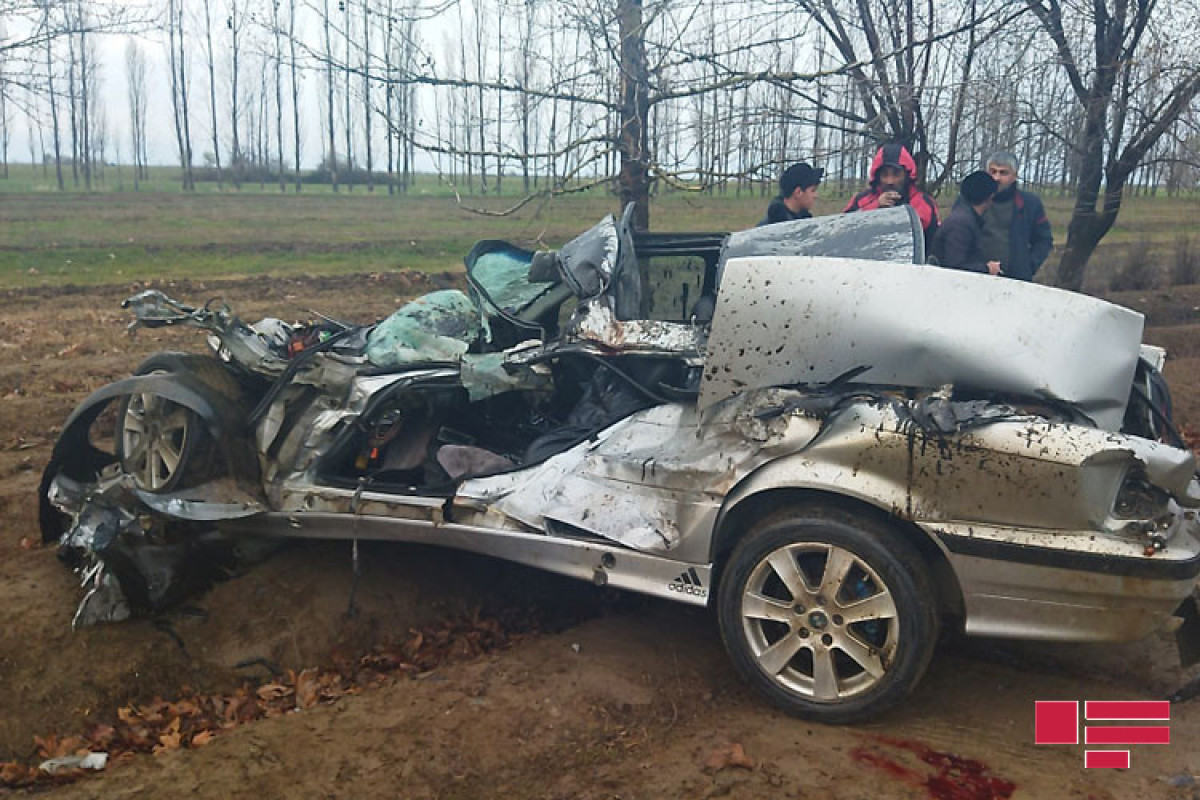 В Агджабединском районе трактор столкнулся с «BMW», погибли 2 человека