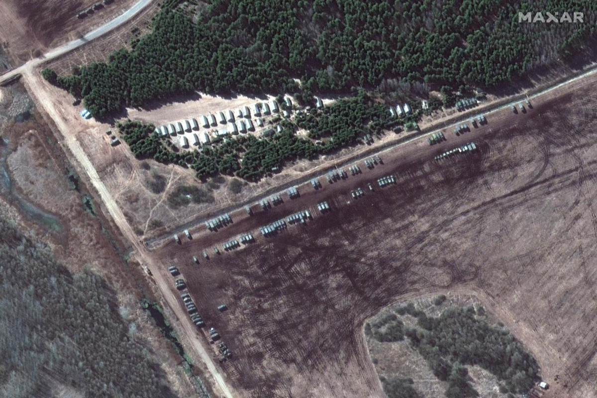 Появились спутниковые снимки скоплений войск на белорусско-украинской границе-ФОТО 