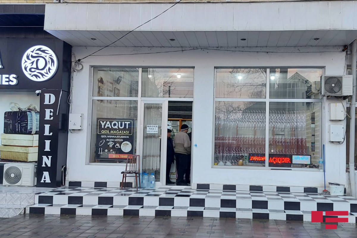 В Гёйчае люди в масках совершили налет на ювелирный магазин и унесли золото на 60 тысяч манатов-ФОТО 