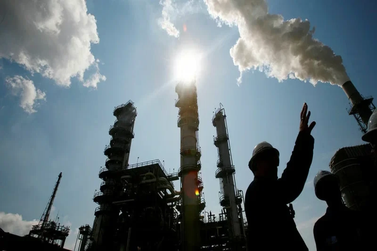 Нефтеперерабатывающий завод в Ираке подвергся ракетному обстрелу