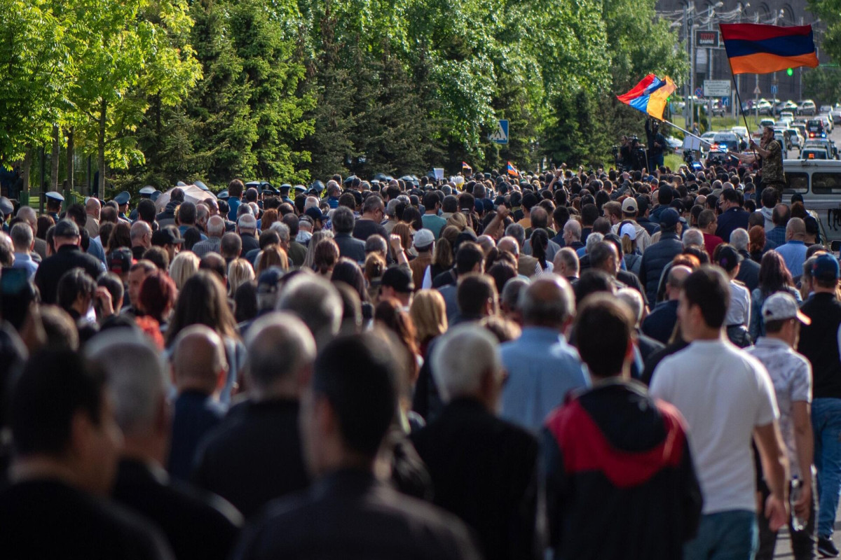 Армянская оппозиция заняла площадь Республики в Ереване