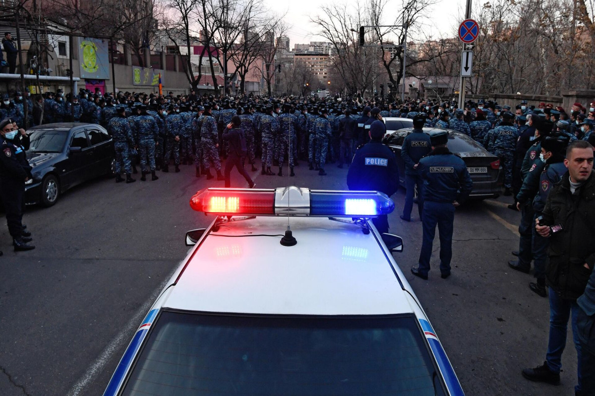 Массовое шествие оппозиции проходит в центре Еревана
