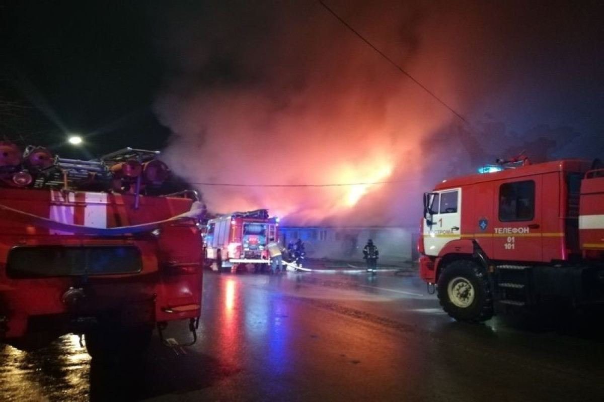Число погибших при пожаре в кафе в России достигло 15-ОБНОВЛЕНО-2 