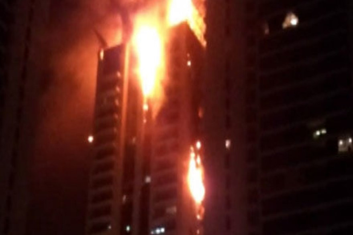 В одной из высоток в центре Дубая произошел пожар