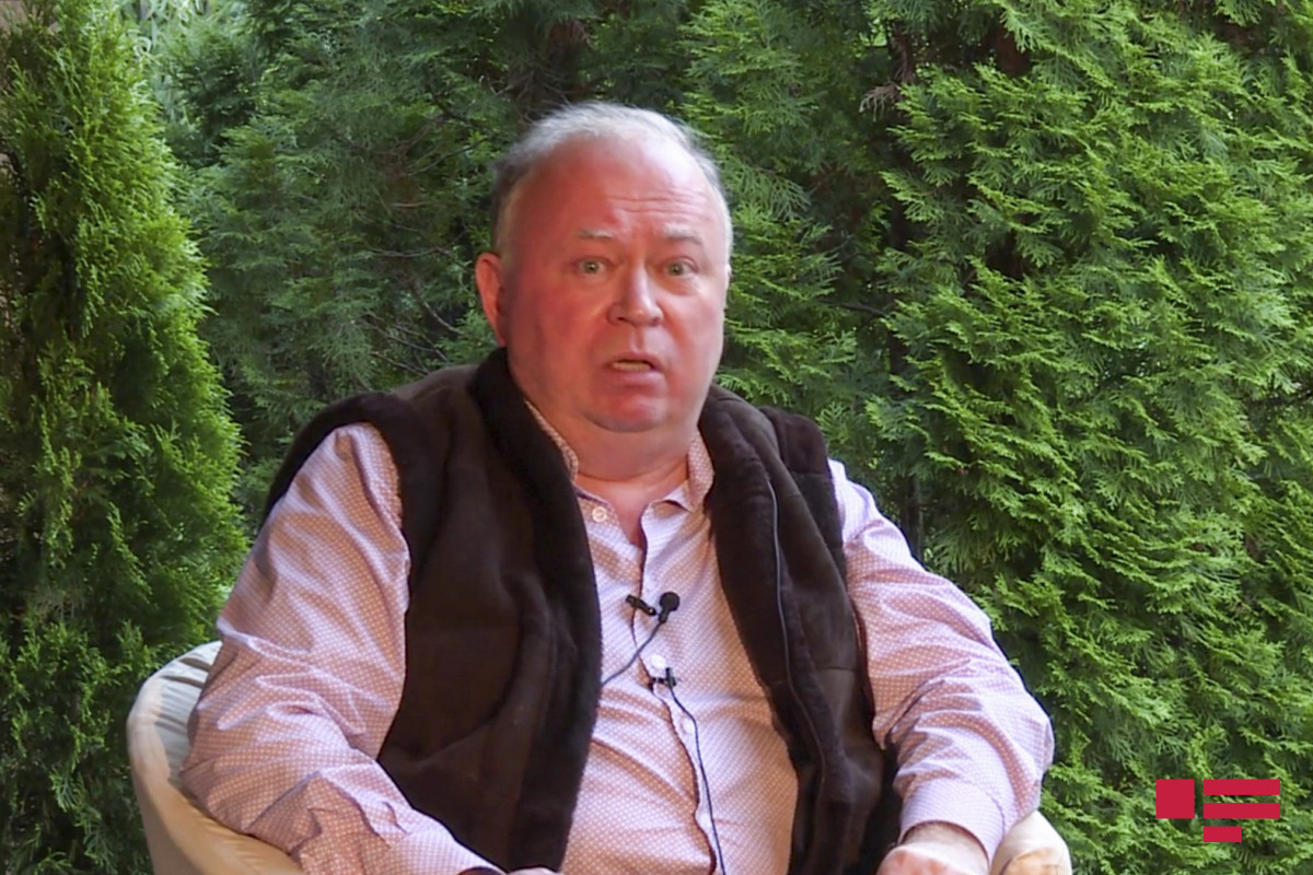 Андрей Караулов
