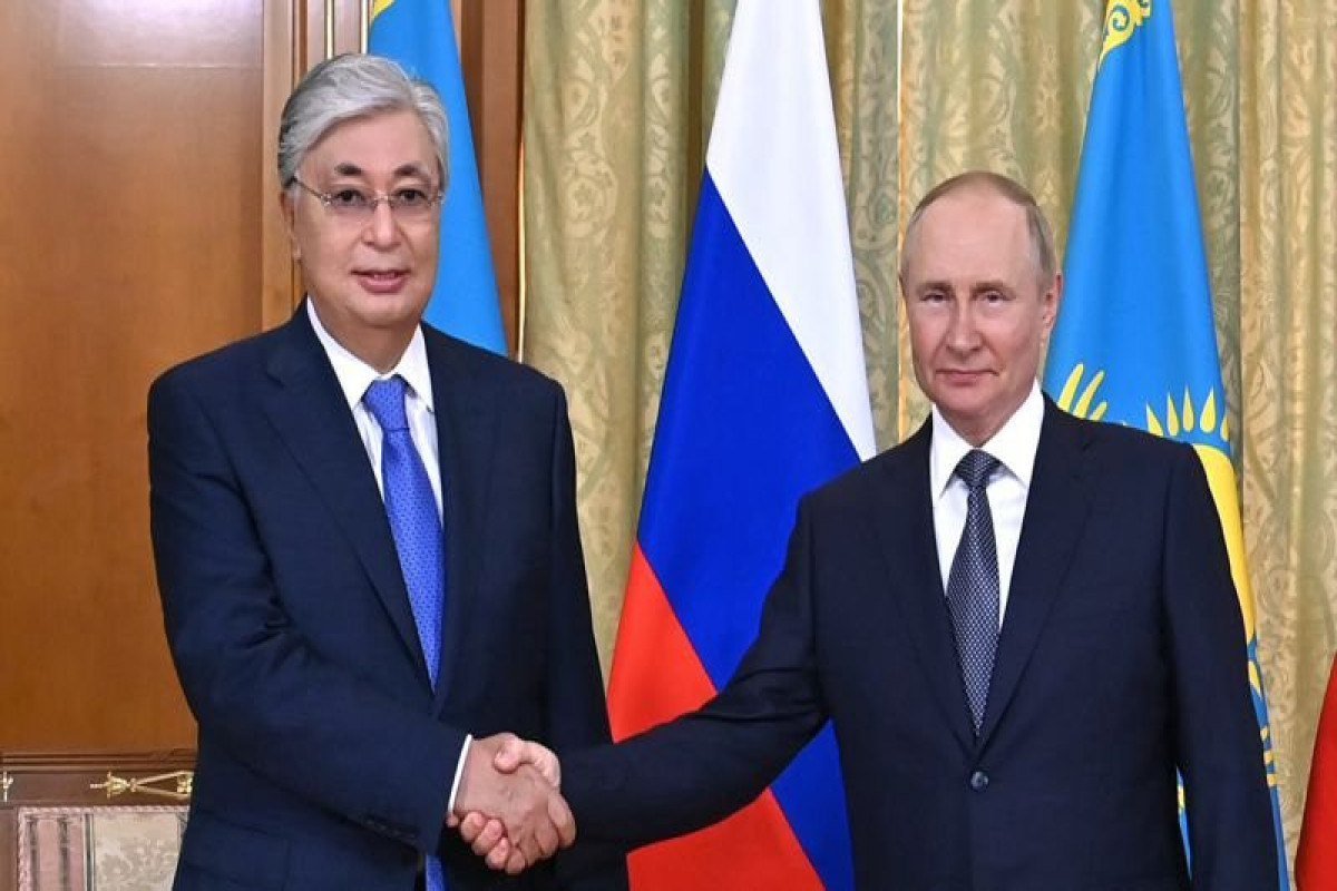 Кремль: Путин не передавал посланий Макрону через Токаева