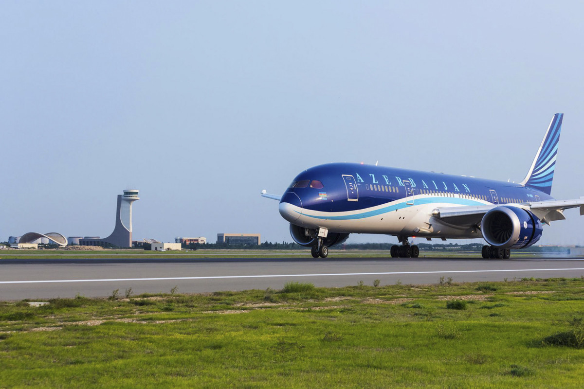 Первый рейс AZAL приземлился в Самарканде-ОБНОВЛЕНО 