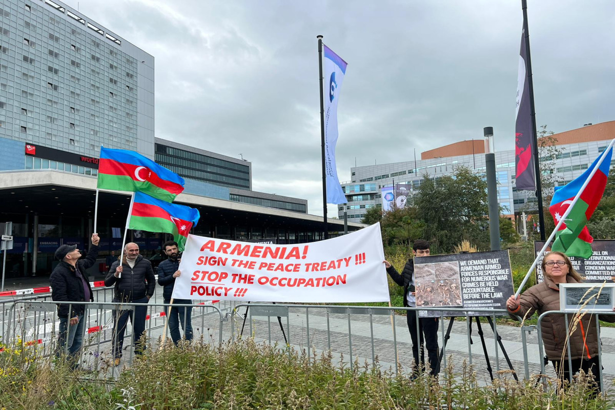 Азербайджанская община провела пикет перед посольством Армении в Нидерландах