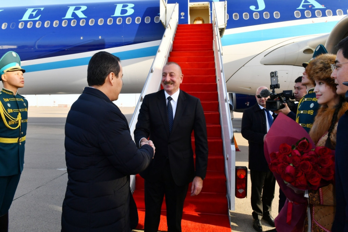 Президент Ильхам Алиев отбыл с рабочим визитом в Казахстан