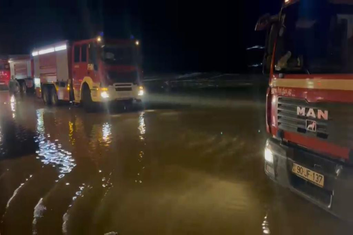Устранена проблема на затопленных водой участках автомагистрали Баку-Газах