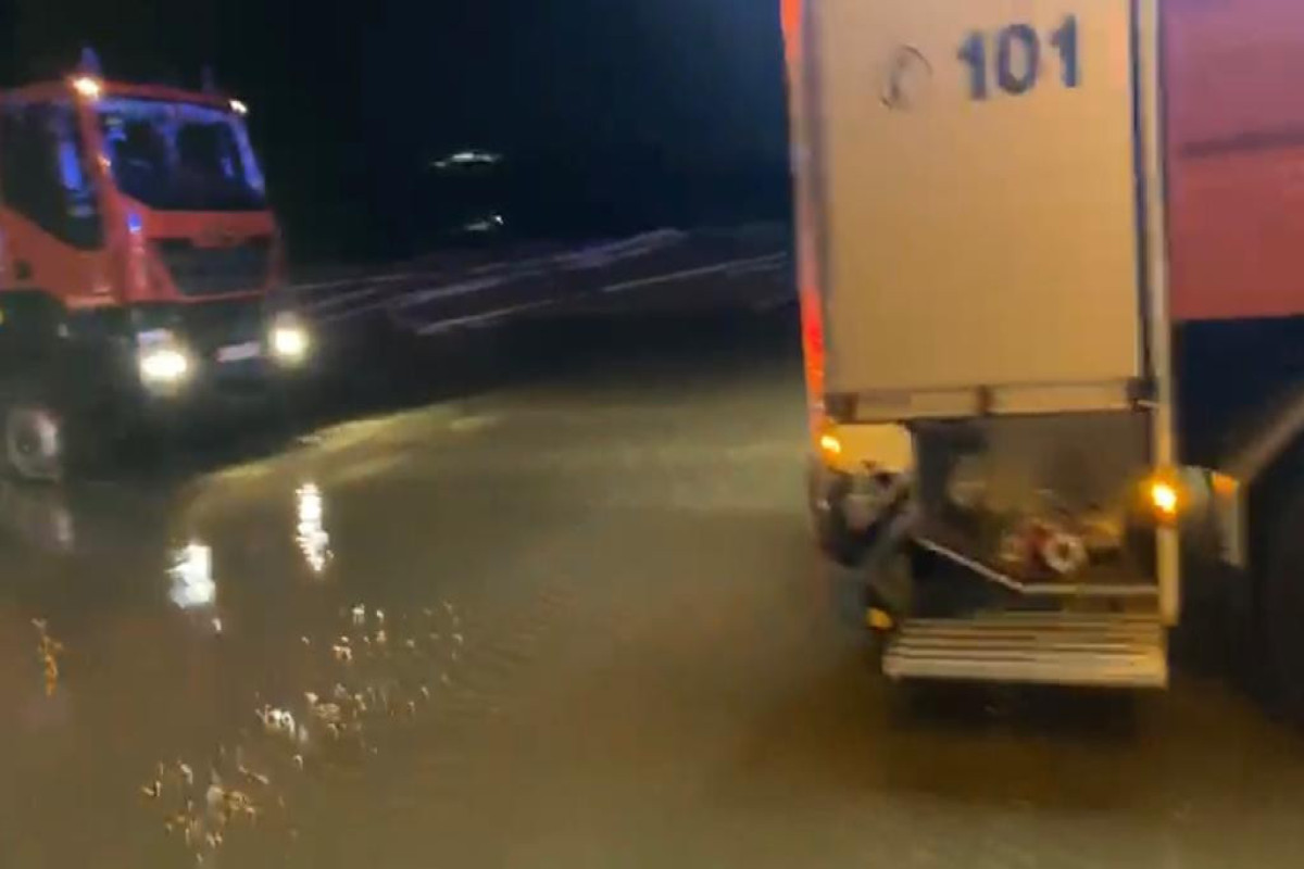 Устранена проблема на затопленных водой участках автомагистрали Баку-Газах
