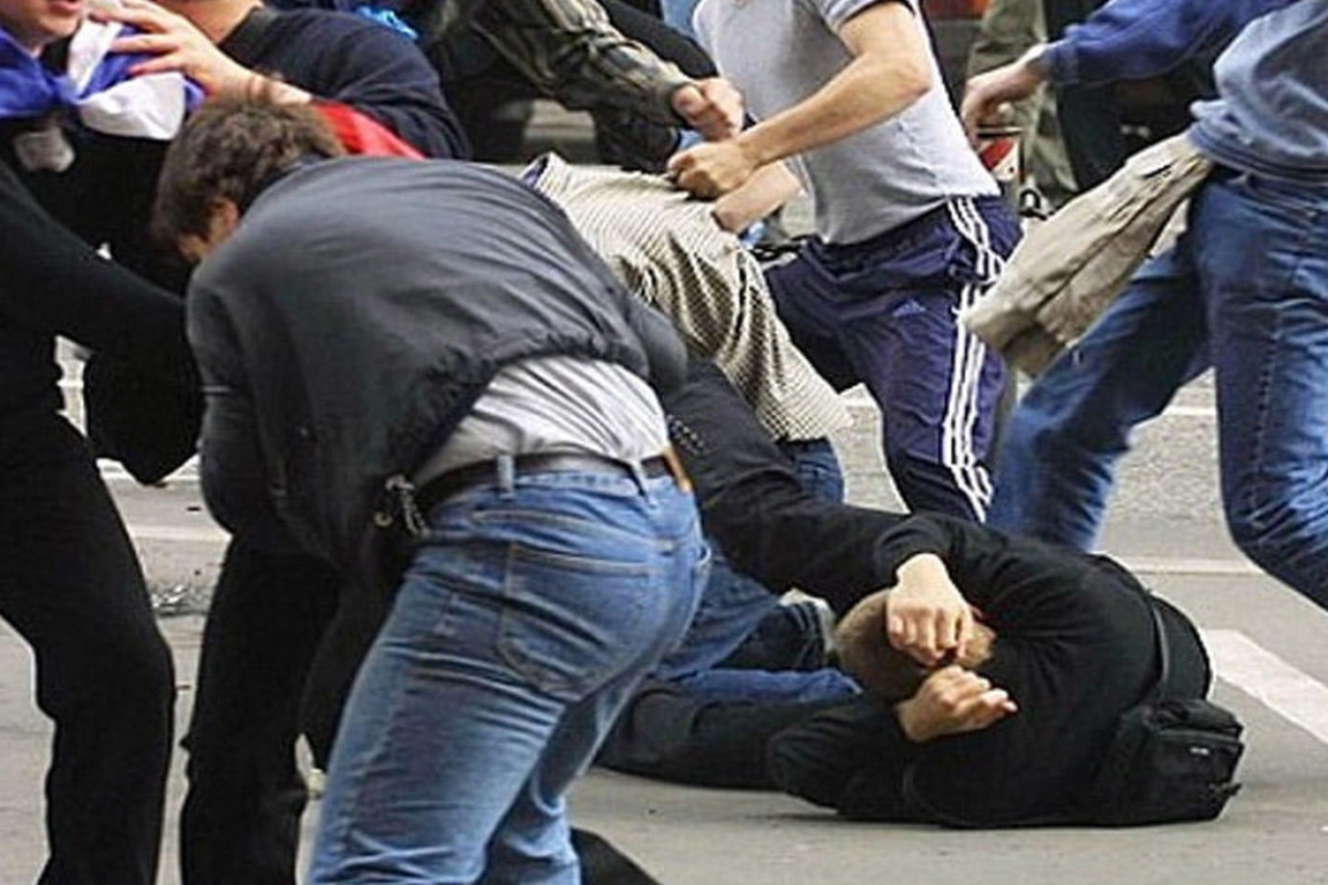 В Баку в драке два человека получили ножевые ранения