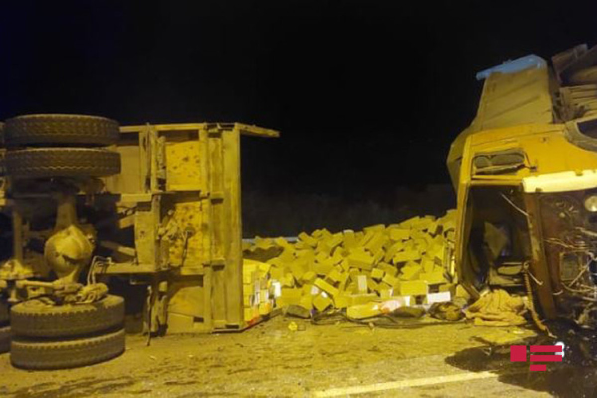 В Геранбое столкнулись 2 грузовика, есть пострадавшие-ФОТО 