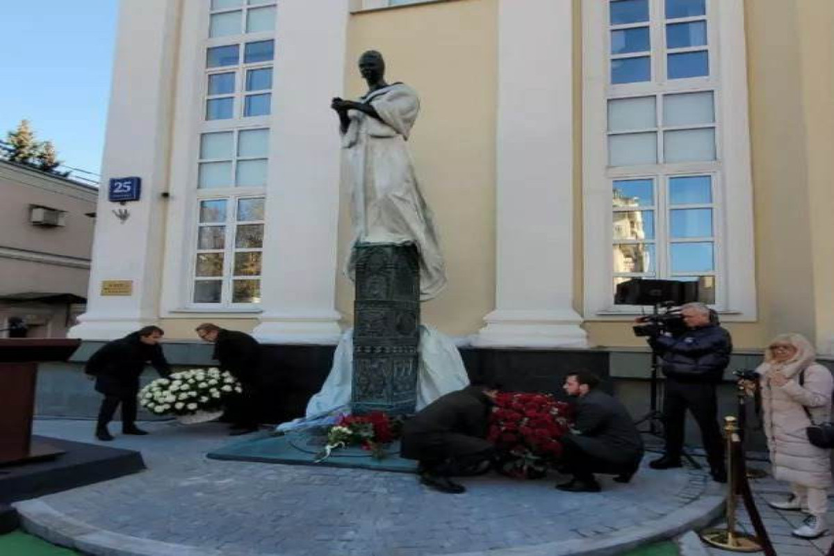 Памятник Галине Вишневской