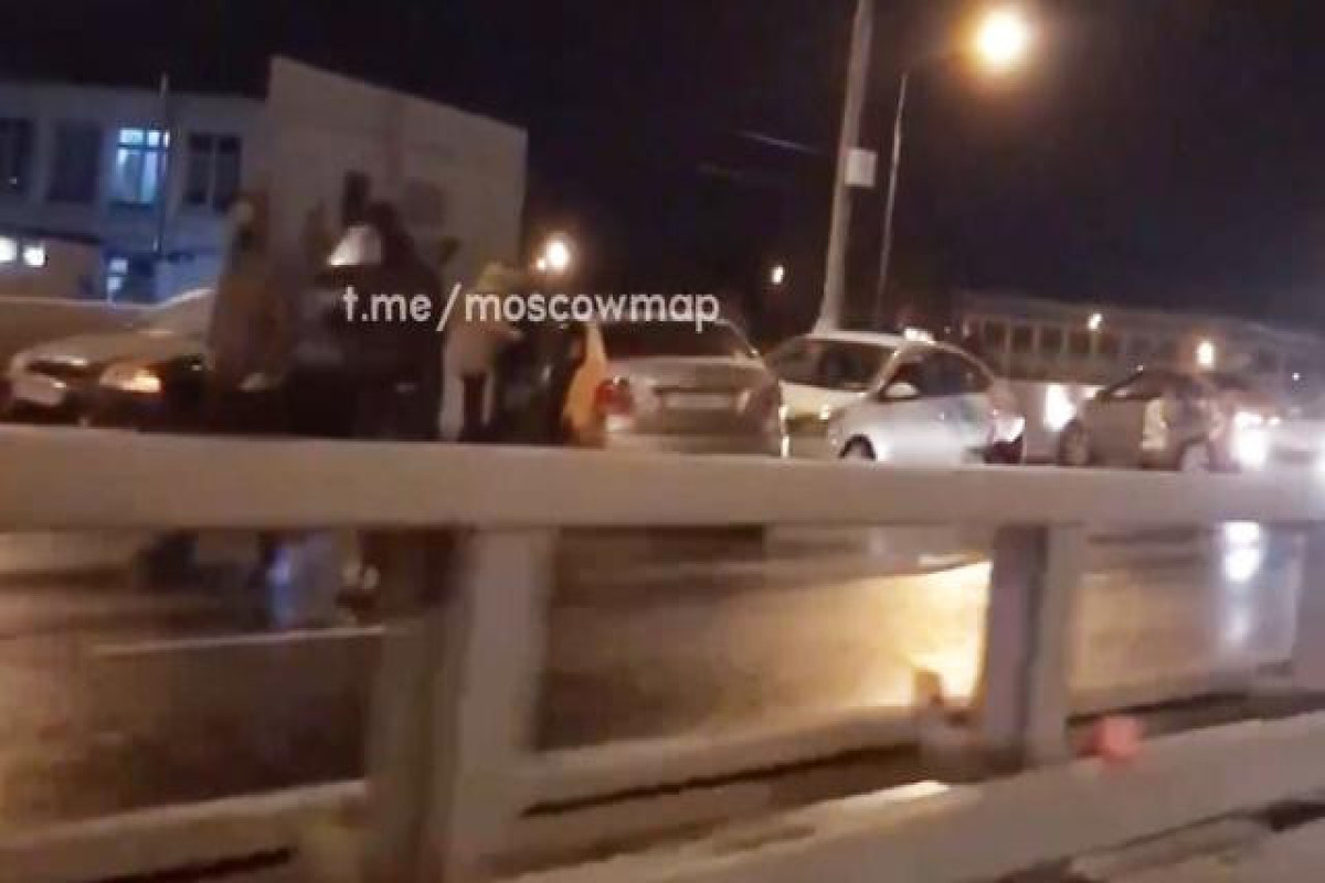 В Москве дороги обледенели, столкнулись 52 автомобиля-ВИДЕО 