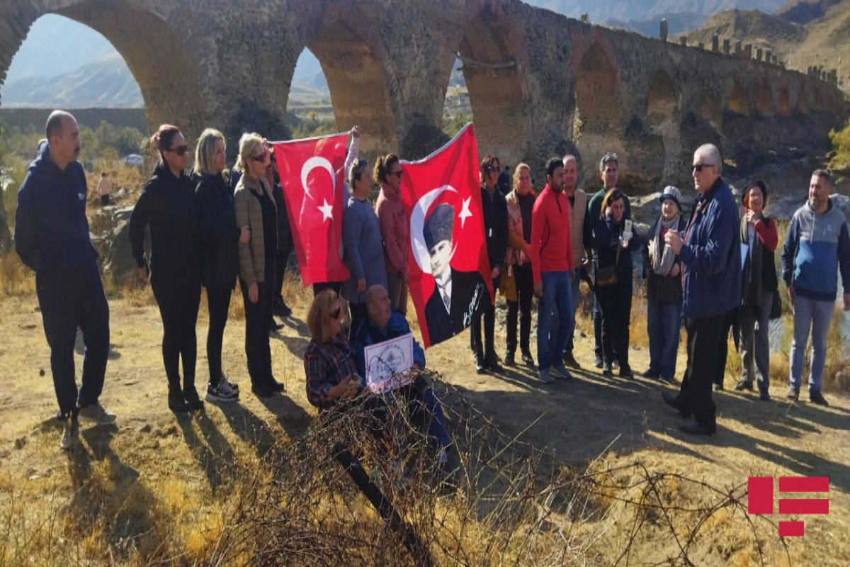 Турецкие путешественники посетили Худаферинские мосты-ФОТО -ОБНОВЛЕНО 