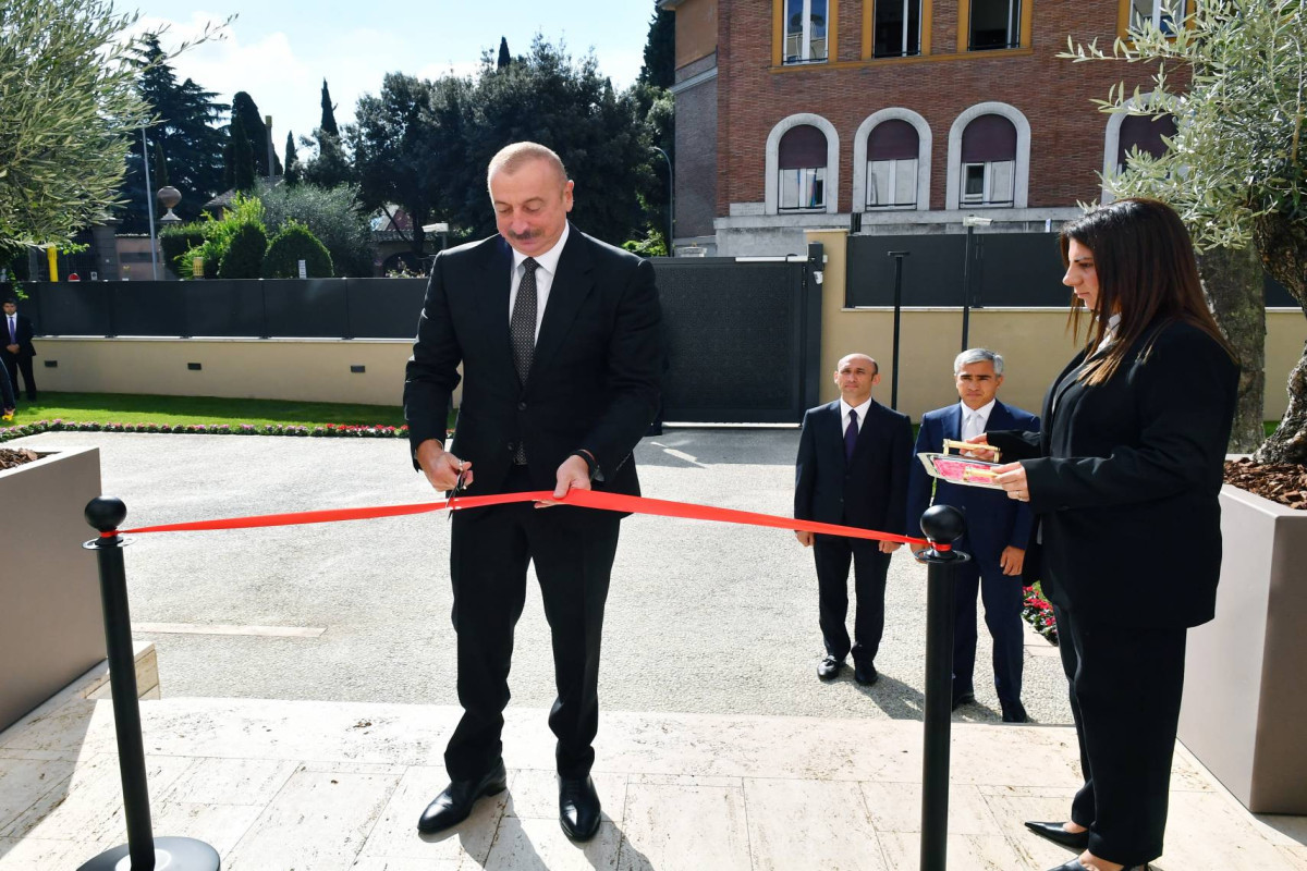 Президент принял участие в открытии нового здания посольства Азербайджана в Италии