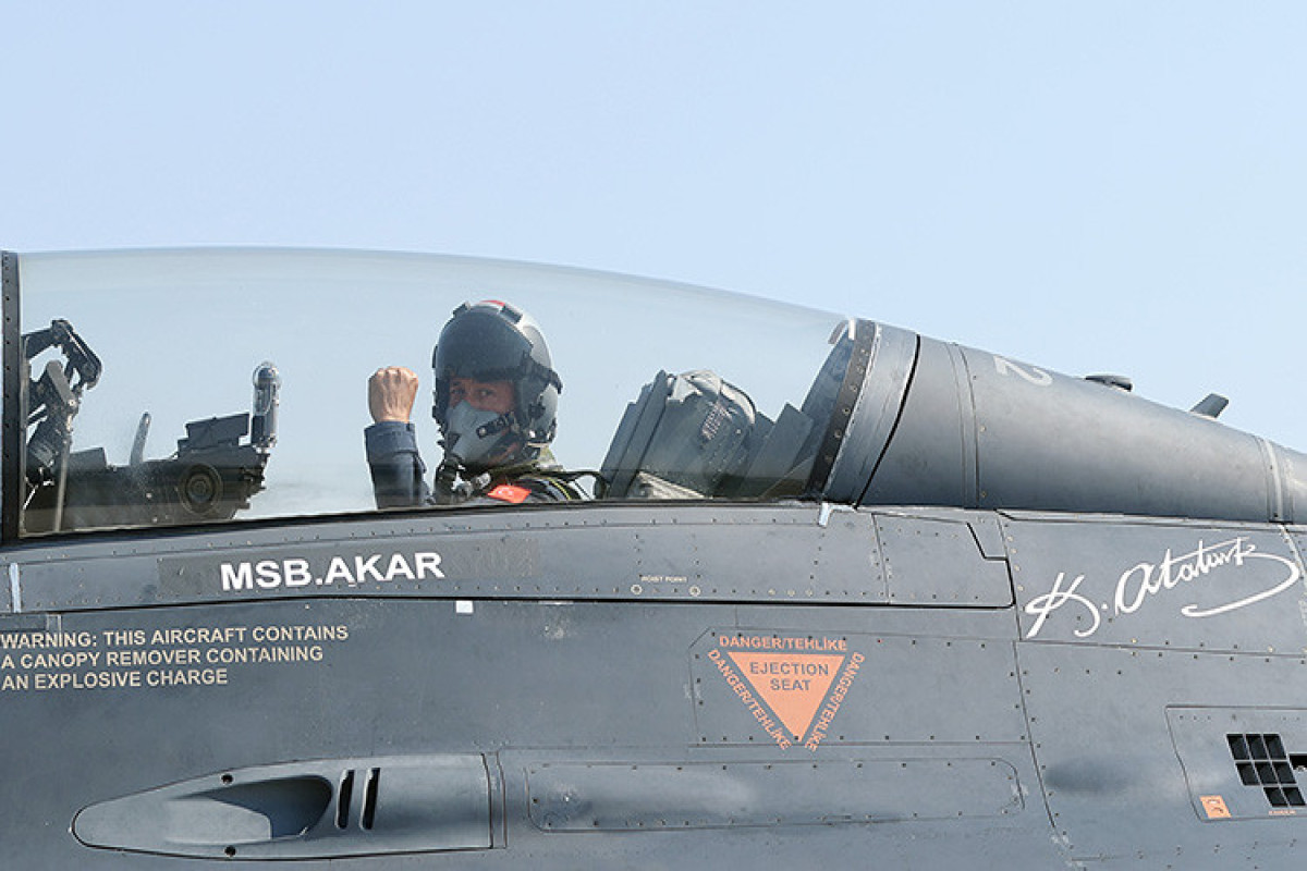 Хулуси Акар пролетел над памятником героям битвы при Чанаккале на F-16-ФОТО 