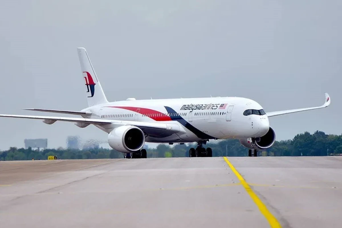 Самолет, летевший рейсом Лондон-Куала-Лумпур, совершил экстренную посадку в Баку