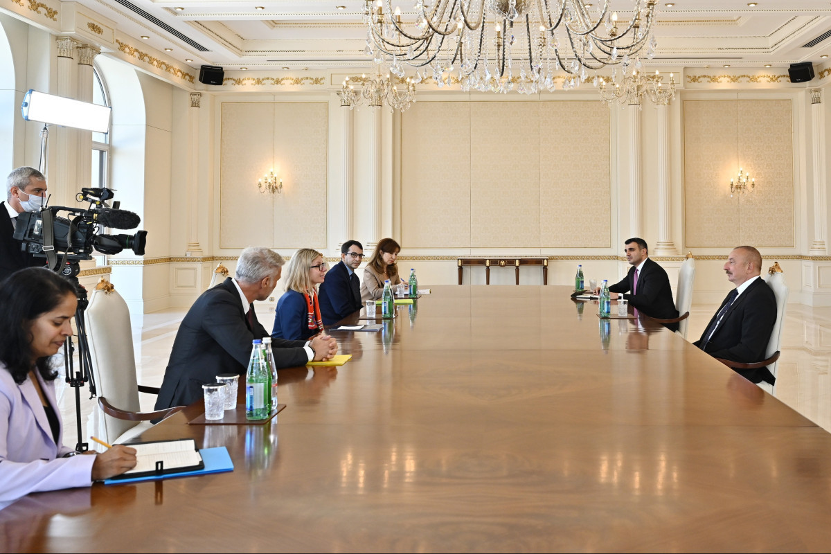 Президент Ильхам Алиев принял регионального вице-президента Всемирного банка