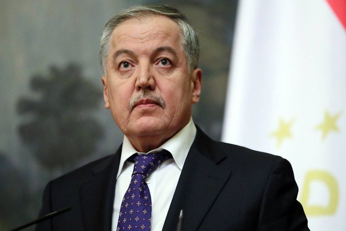 Таджикистан выступает за дипломатический путь решения конфликта с Киргизией