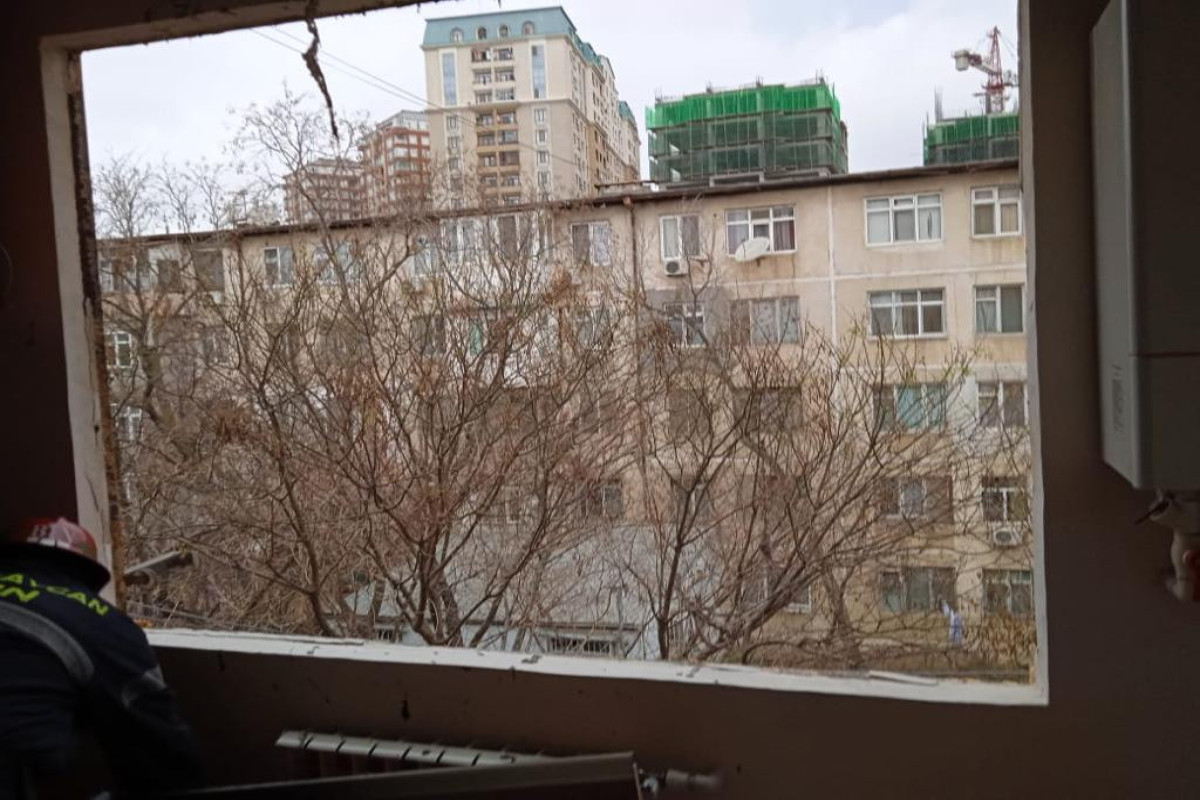 В Баку произошел взрыв в квартире, есть пострадавший-ВИДЕО 