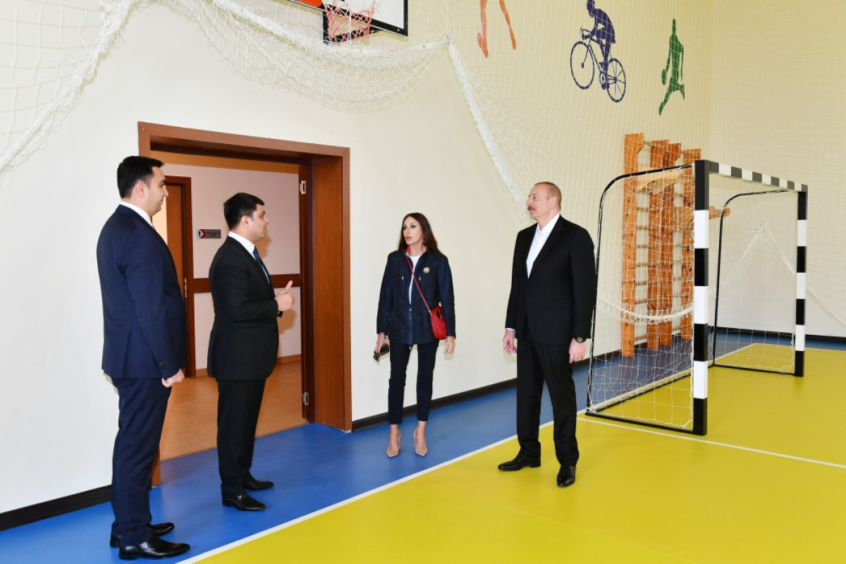 Президент Ильхам Алиев и первая леди Мехрибан Алиева приняли участие в открытии школы в Нефтчалинском районе-ОБНОВЛЕНО 