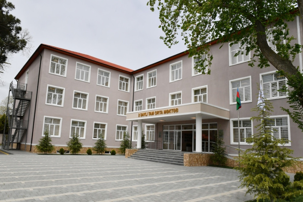 Президент Ильхам Алиев и первая леди Мехрибан Алиева приняли участие в открытии школы в Нефтчалинском районе-ОБНОВЛЕНО 