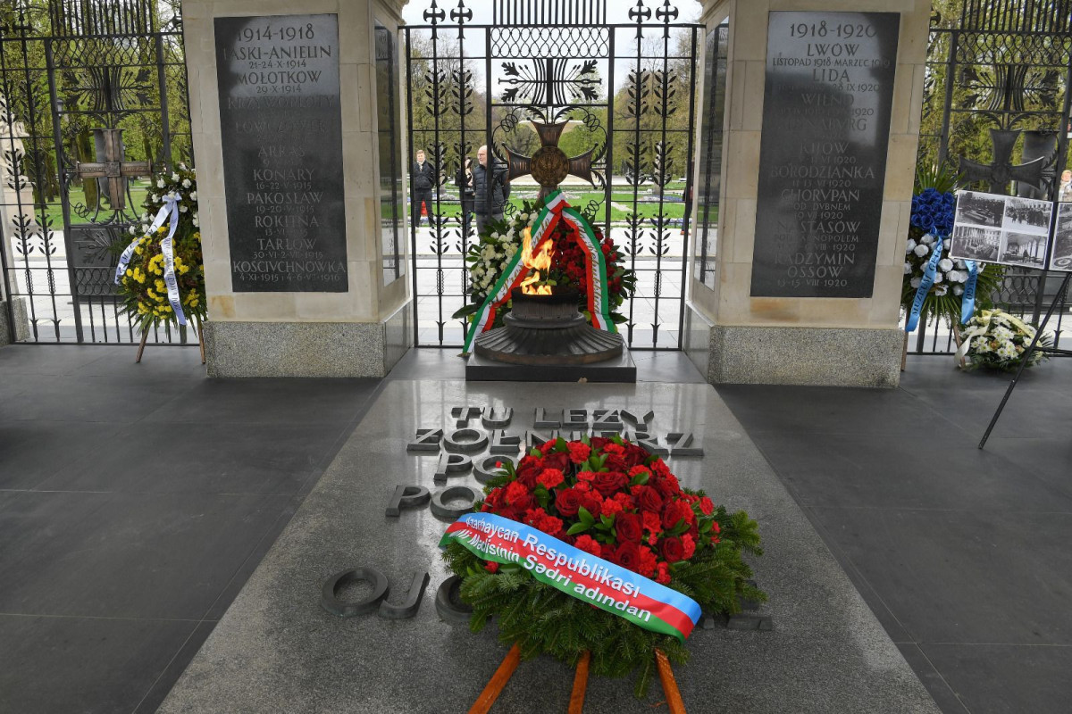 Сахиба Гафарова посетила Могилу неизвестного солдата в Варшаве-ФОТО 