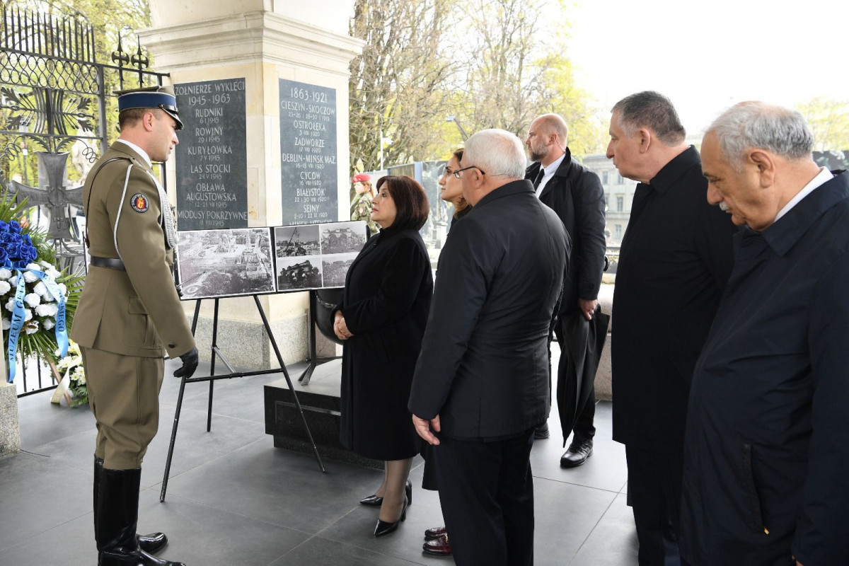 Сахиба Гафарова посетила Могилу неизвестного солдата в Варшаве-ФОТО 
