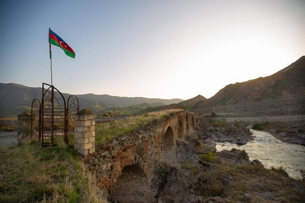 На освобожденных территориях Азербайджана зарегистрированы 706 исторических и культурных памятников
