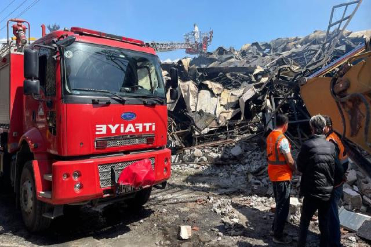 В Турции при тушении пожара погибли четверо пожарных
