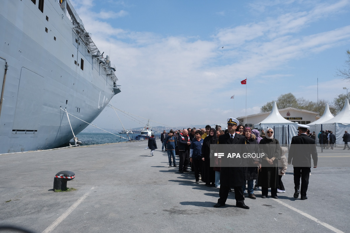 Наблюдается наплыв посетителей первого в мире корабля-носителя ударных БПЛА «TCG Anadolu» - ФОТО 