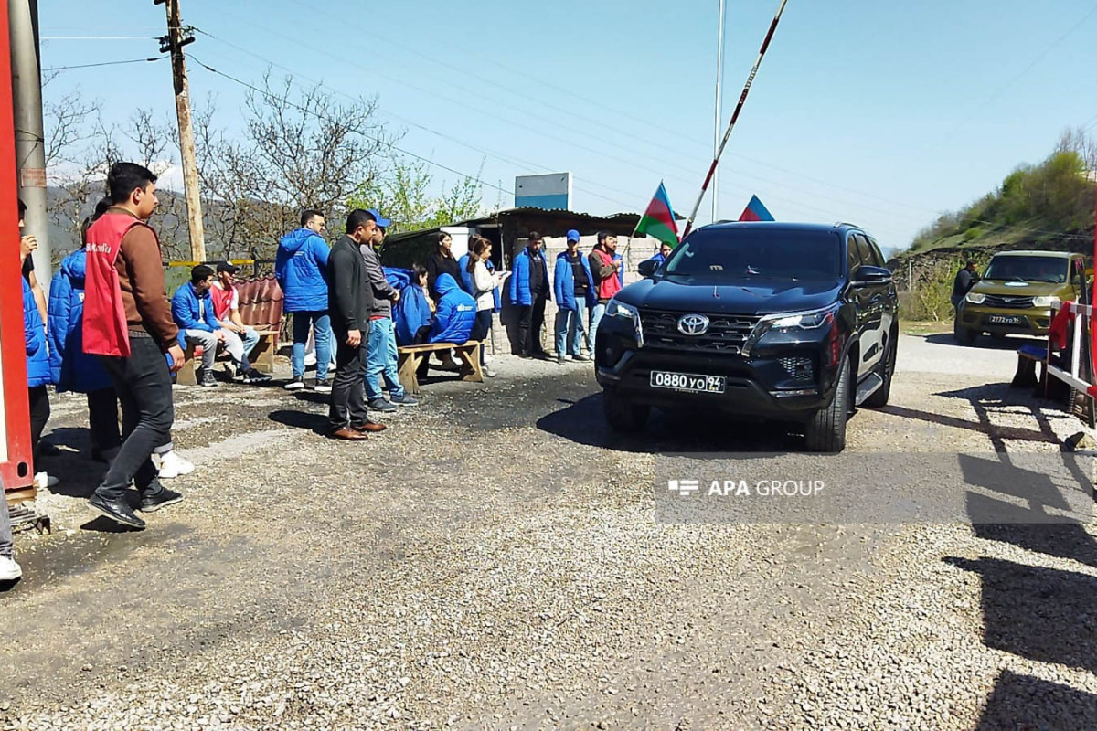 По дороге Лачин-Ханкенди проехали автомобили РМК