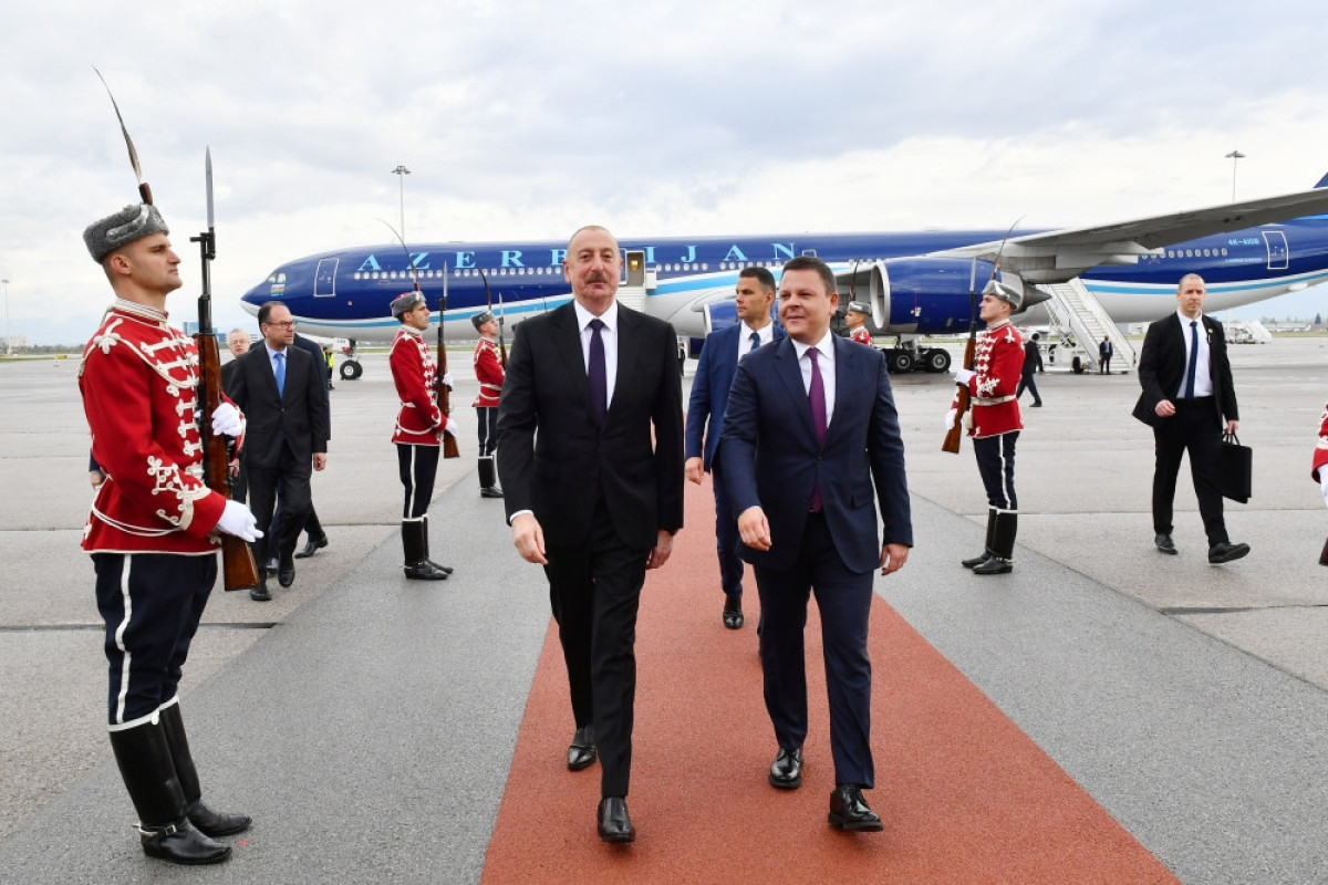 Президент Азербайджана прибыл с рабочим визитом в Болгарию