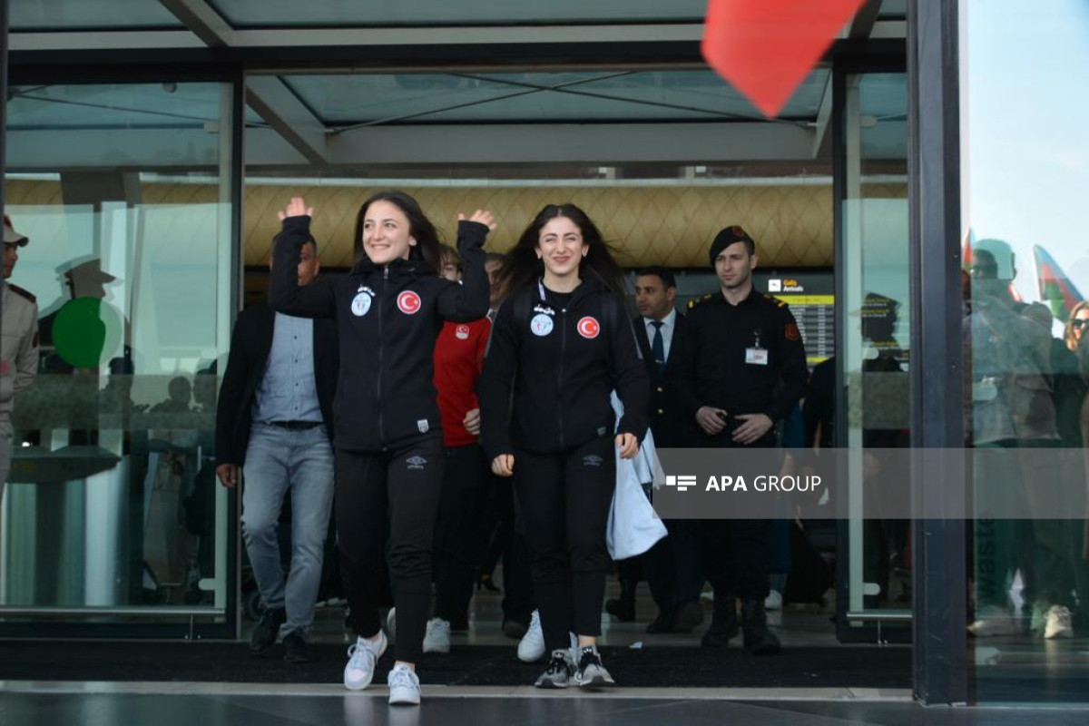 Турецкие тяжелоатлеты, победившие на чемпионате Европы в Ереване, прибыли в Азербайджан