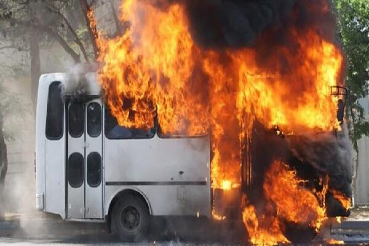 В Сумгайыте загорелся еще один пассажирский автобус-ОБНОВЛЕНО 