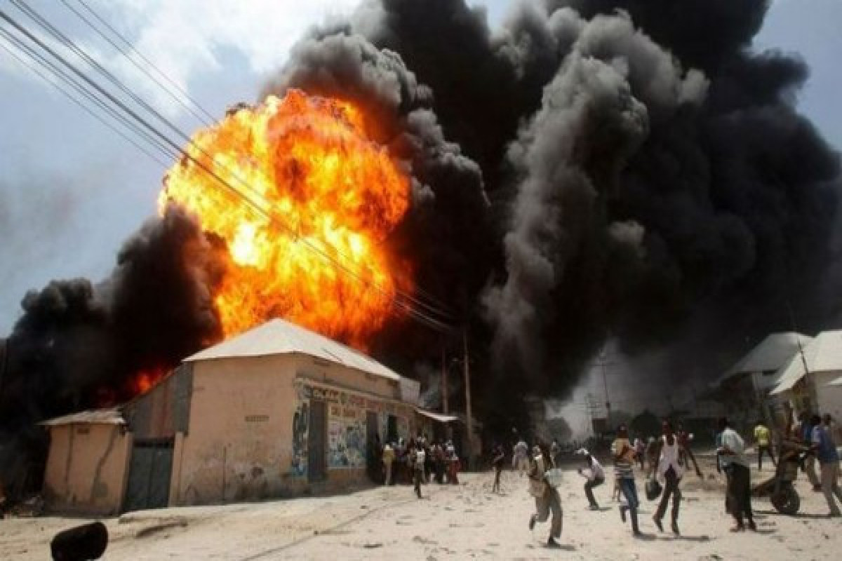 СМИ: В Сомали при взрыве в кафе погибли не менее 10 человек