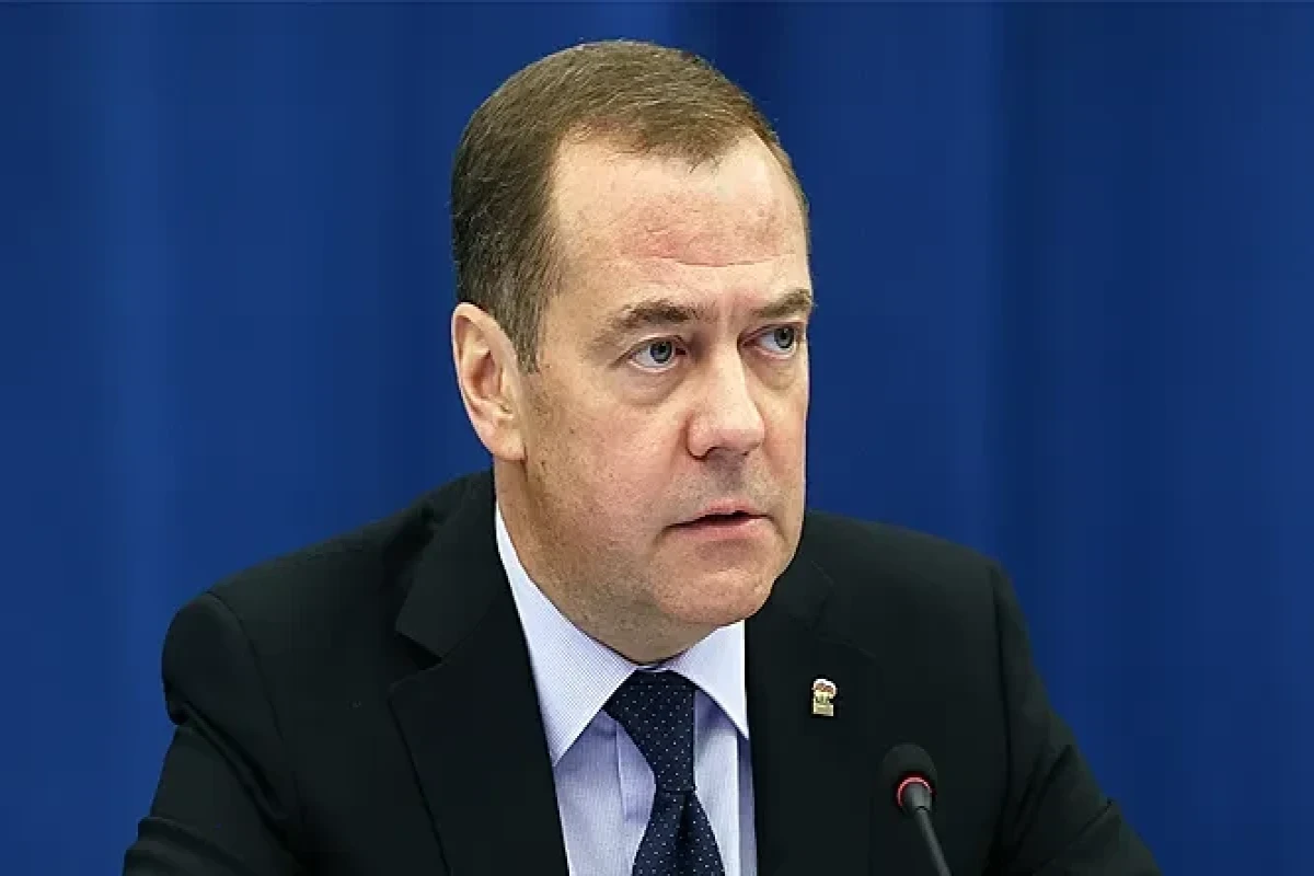 Медведев: Капитуляция Украины открыла бы путь к миру