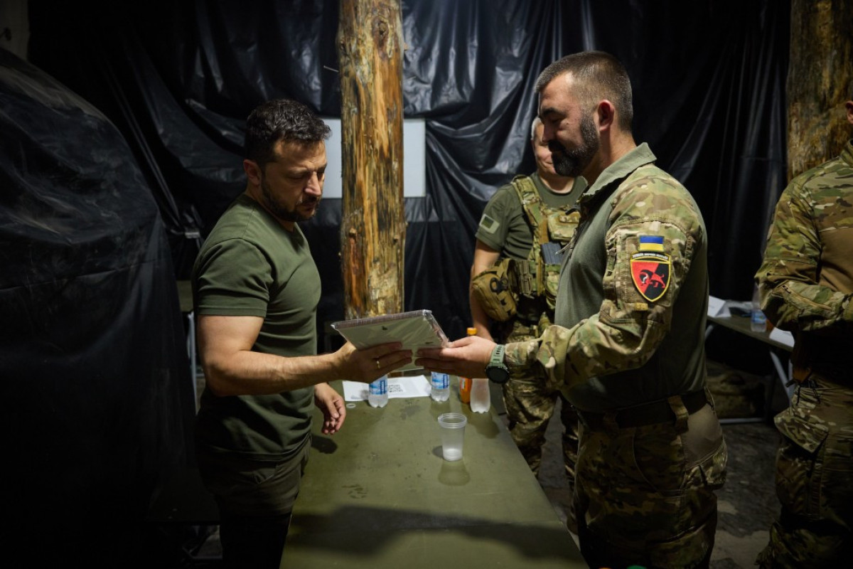 Зеленский посетил позиции украинских войск  в Донецкой оюласти-ФОТО 