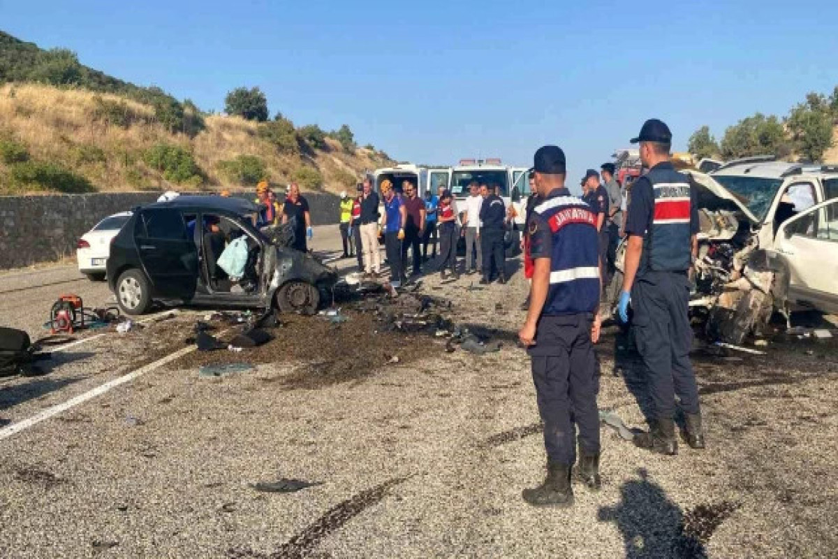 В Турции в результате дорожно-транспортного происшествия погибли четыре человека