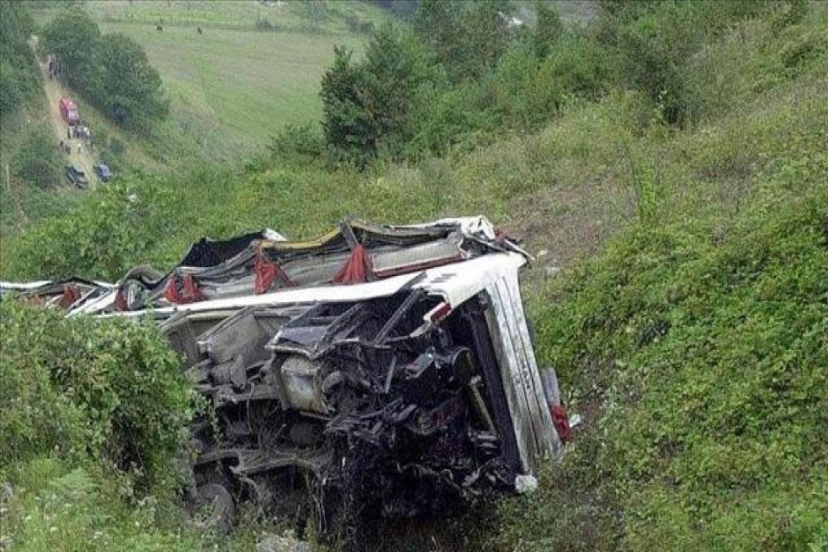 В Боливии автобус упал в овраг: погибли 18, ранены 20 человек